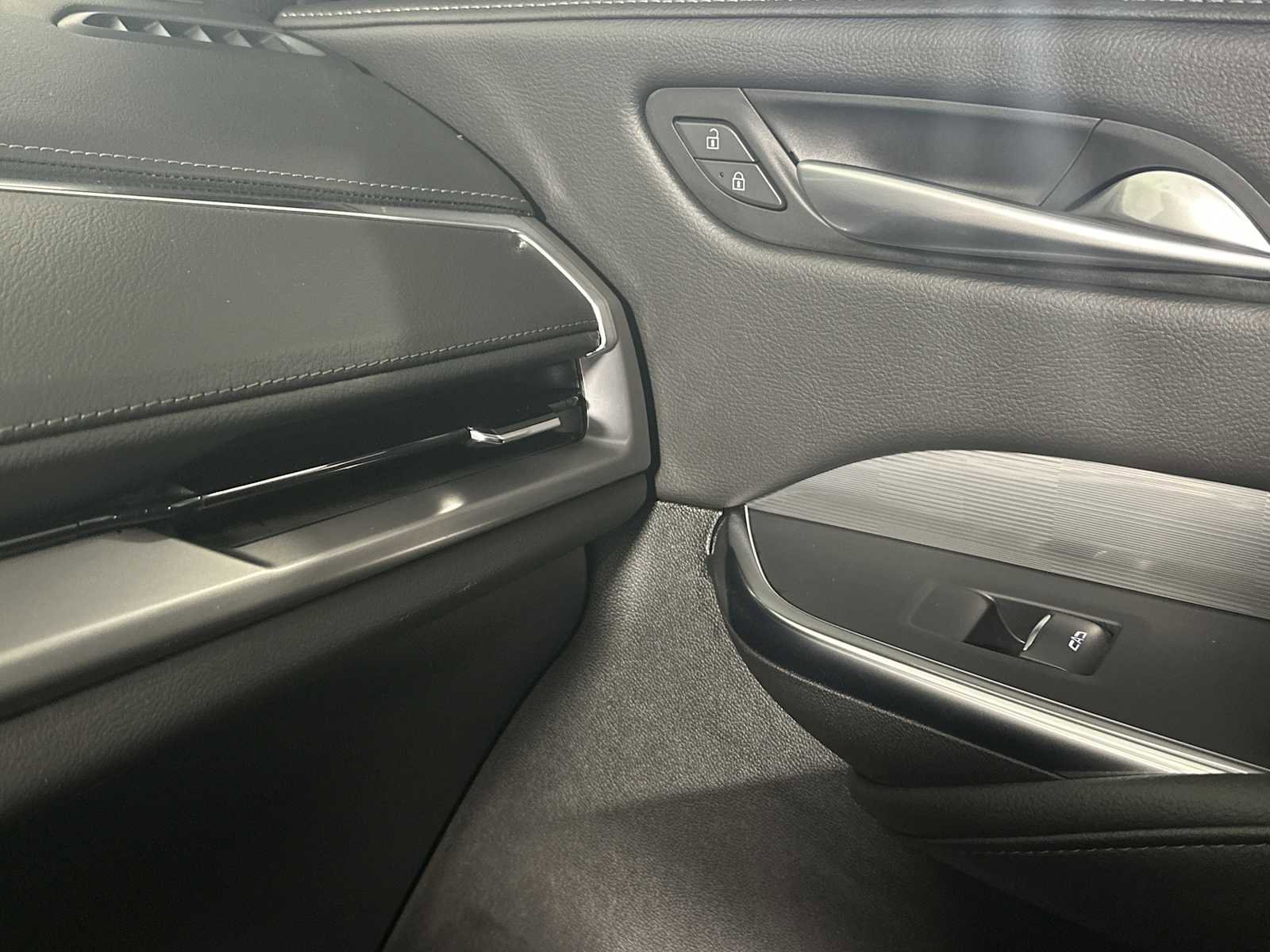 Used 2025 Cadillac XT4 Premium Luxury image 35