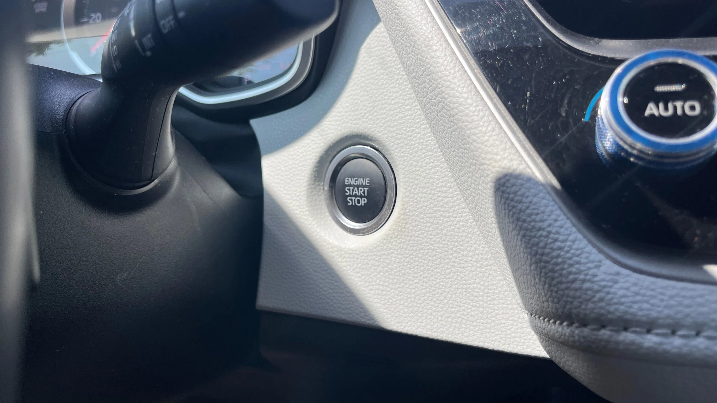 Used 2020 Toyota Corolla SE w/ Carpet Mat Package FWD image 23