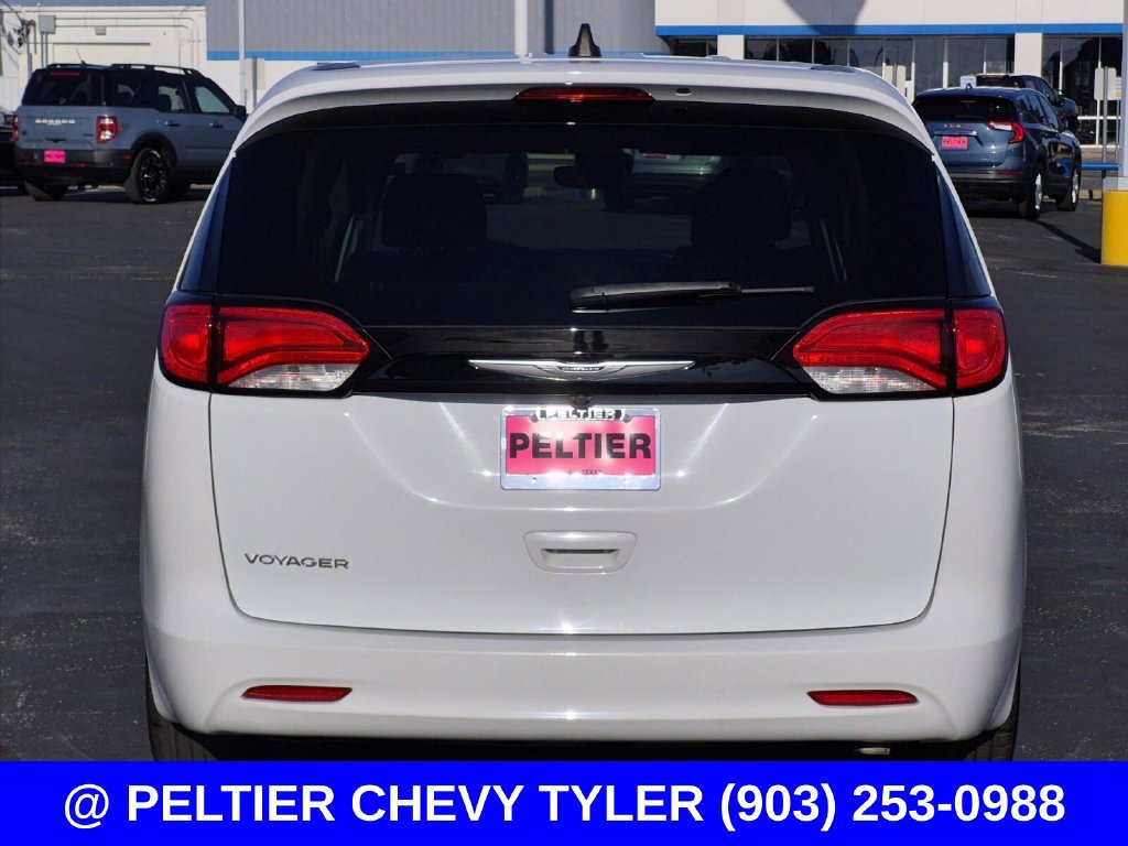Used 2023 Chrysler Voyager LX FWD image 5