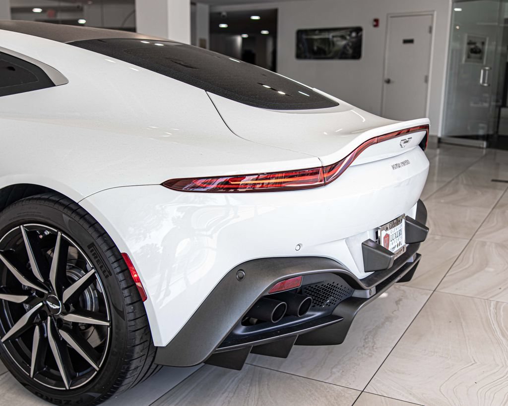 Used 2019 Aston Martin V8 Vantage Coupe RWD image 14