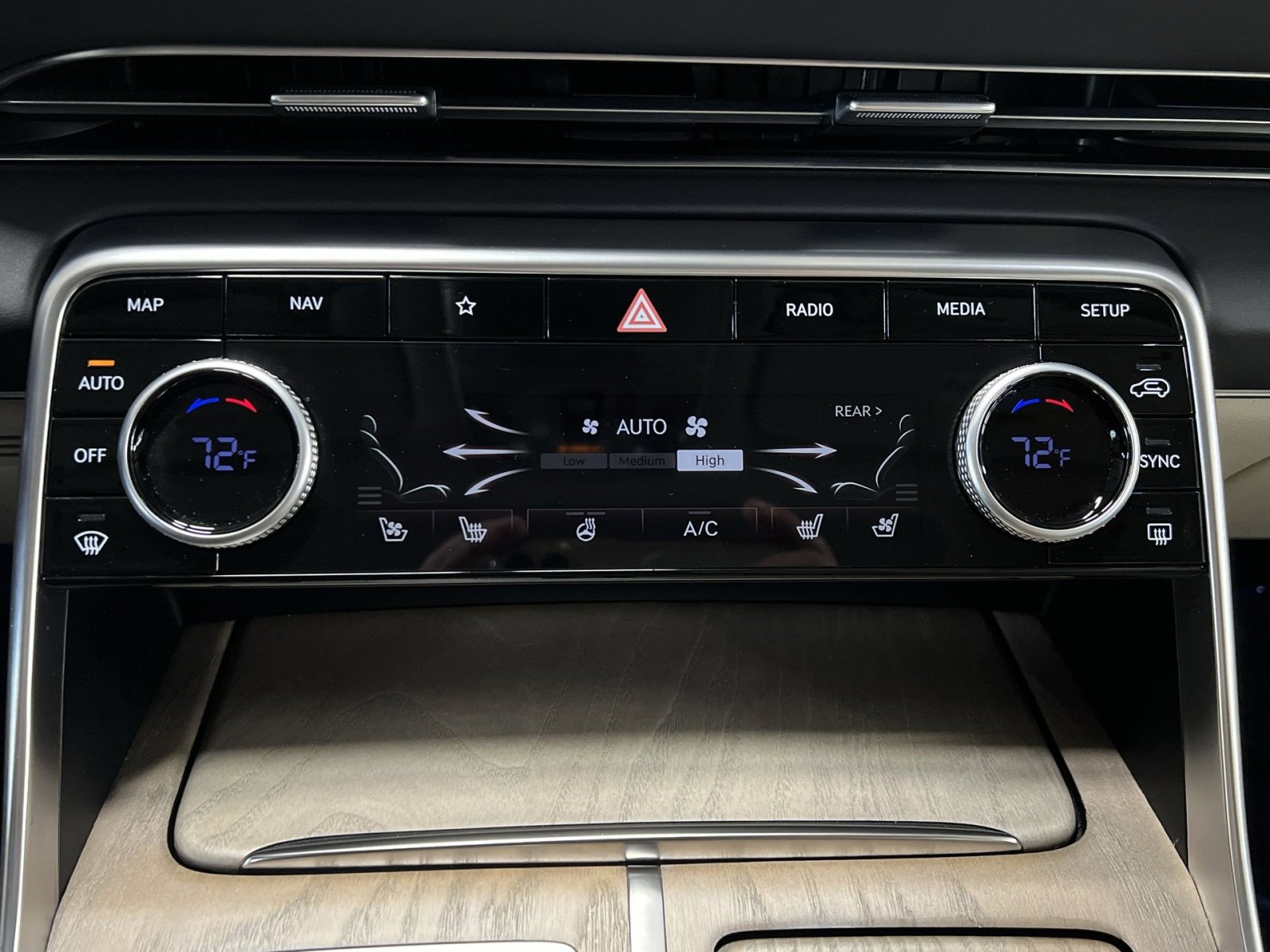 Used 2022 Genesis GV80 2.5T w/ Prestige Package 04 image 21