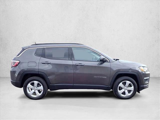 Used 2018 Jeep Compass Latitude w/ Cold Weather Group AWD/4WD image 5