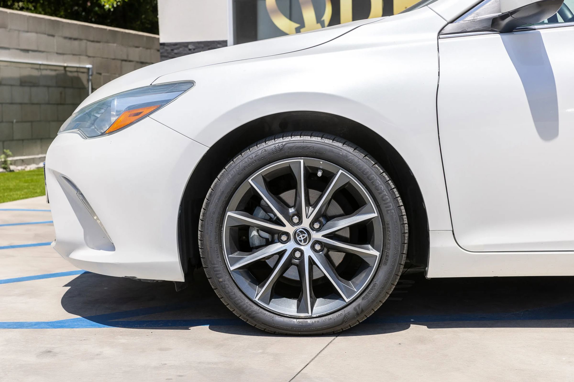 Used 2015 Toyota Camry XSE FWD image 36