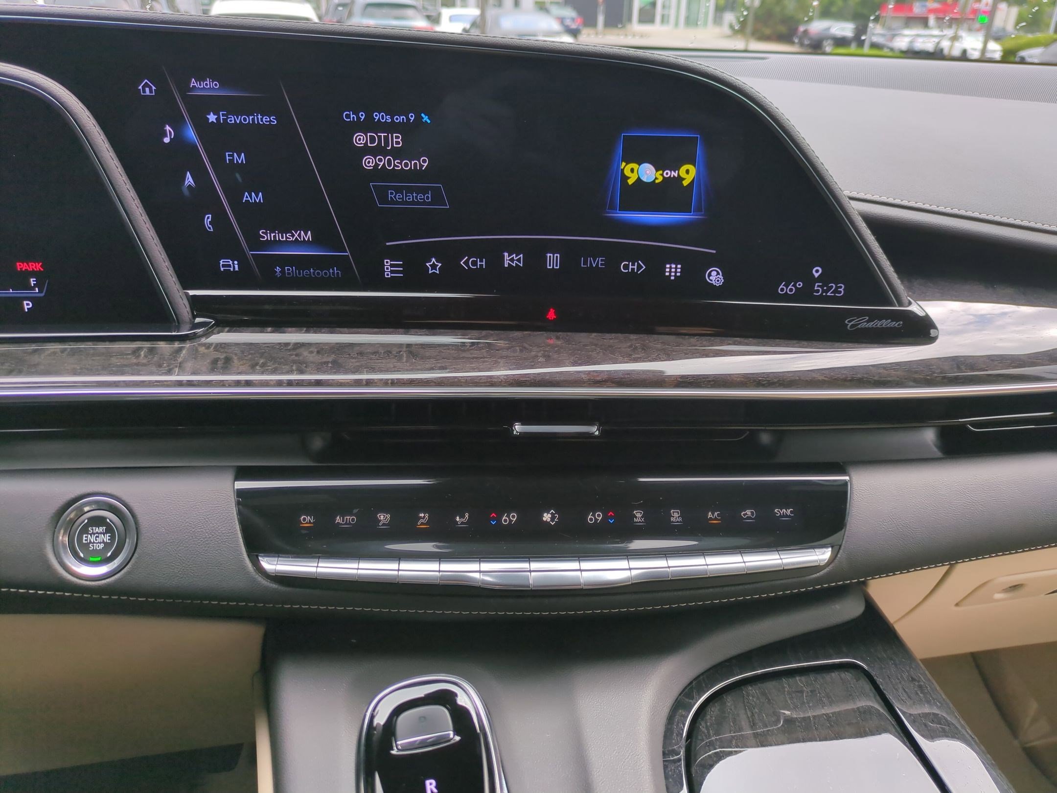 Used 2023 Cadillac Escalade Premium Luxury AWD/4WD image 23