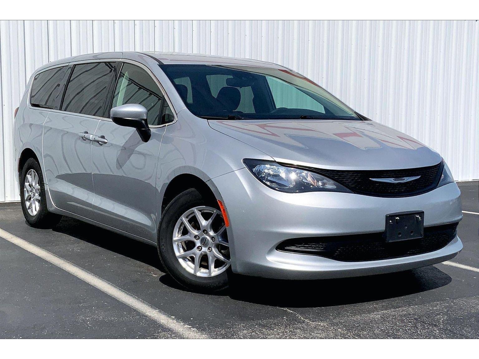 Used 2023 Chrysler Voyager LX FWD image 33