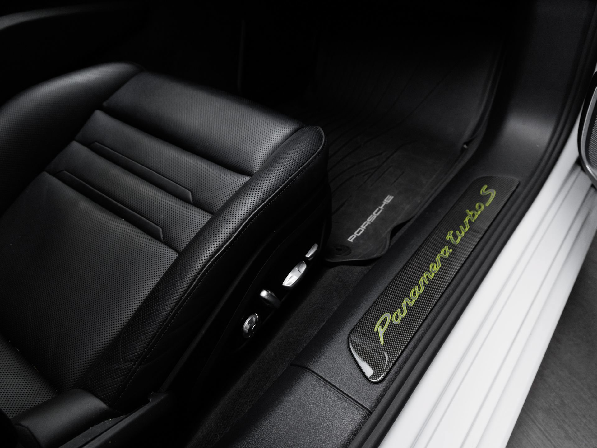 Certified 2018 Porsche Panamera Turbo S AWD/4WD image 36