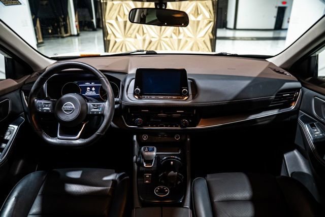 Used 2021 Nissan Rogue SV w/ Premium Package image 16