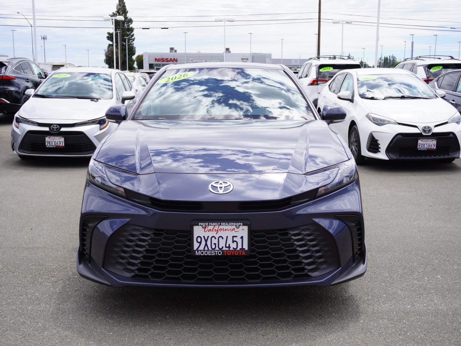 Used 2026 Toyota Camry SE w/ Convenience Package FWD image 4