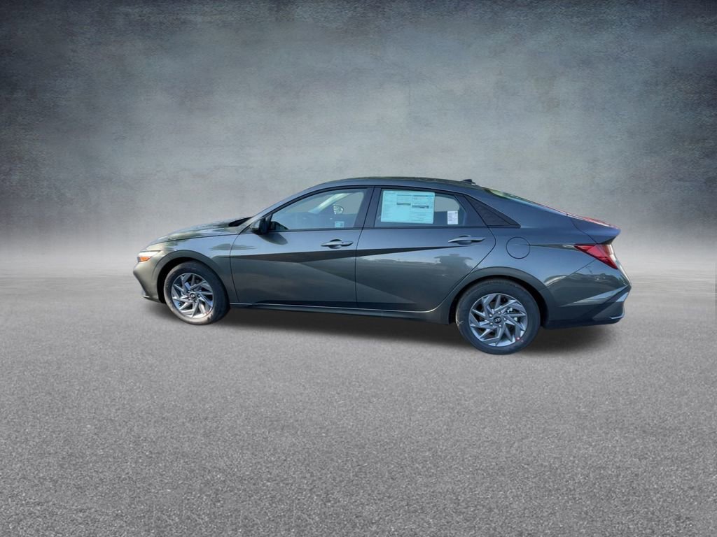 Used 2025 Hyundai Elantra Blue image 15