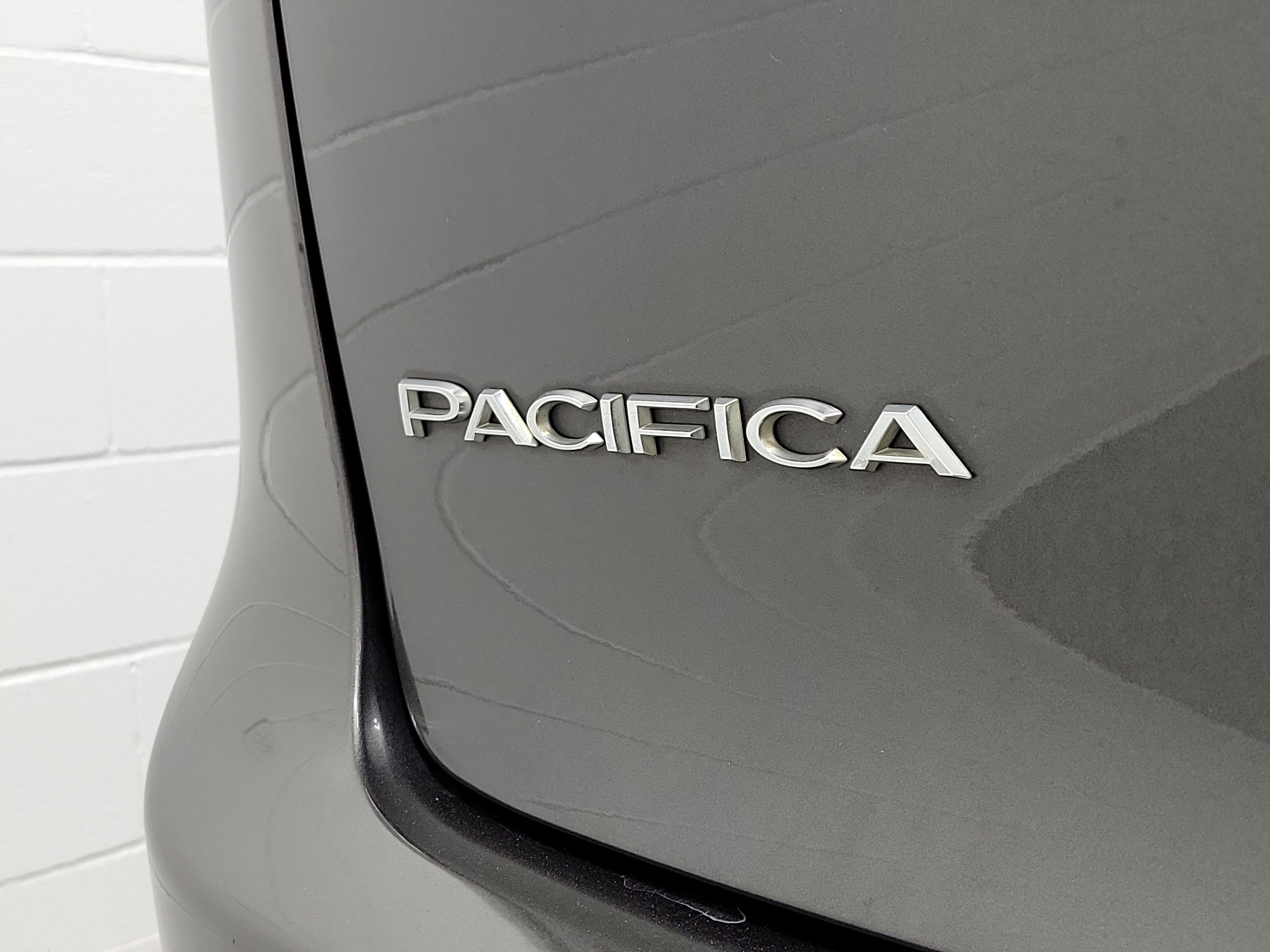 Used 2017 Chrysler Pacifica Touring-L Plus w/ Tire & Wheel Group FWD image 7