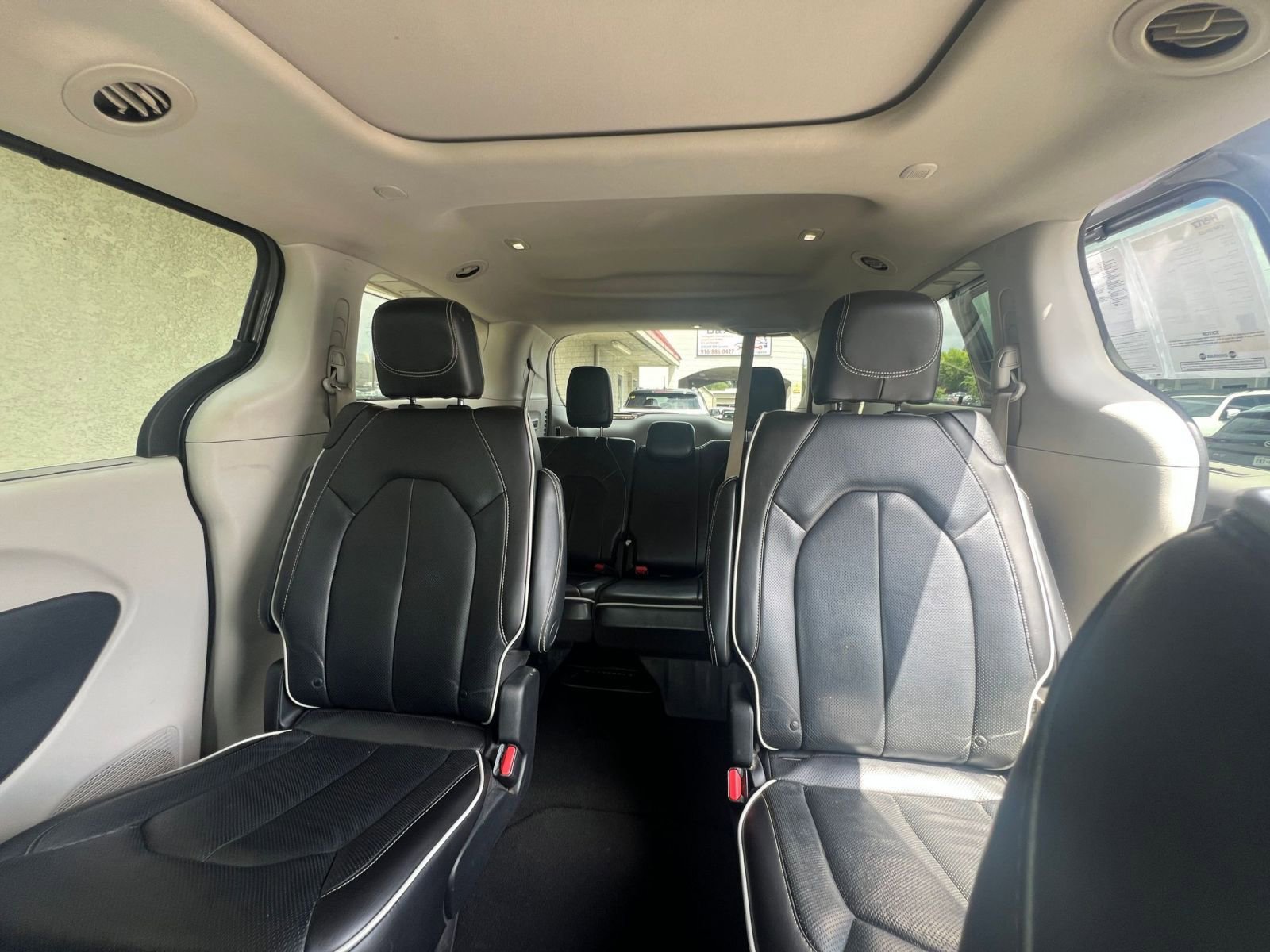 Used 2022 Chrysler Pacifica Limited FWD image 43