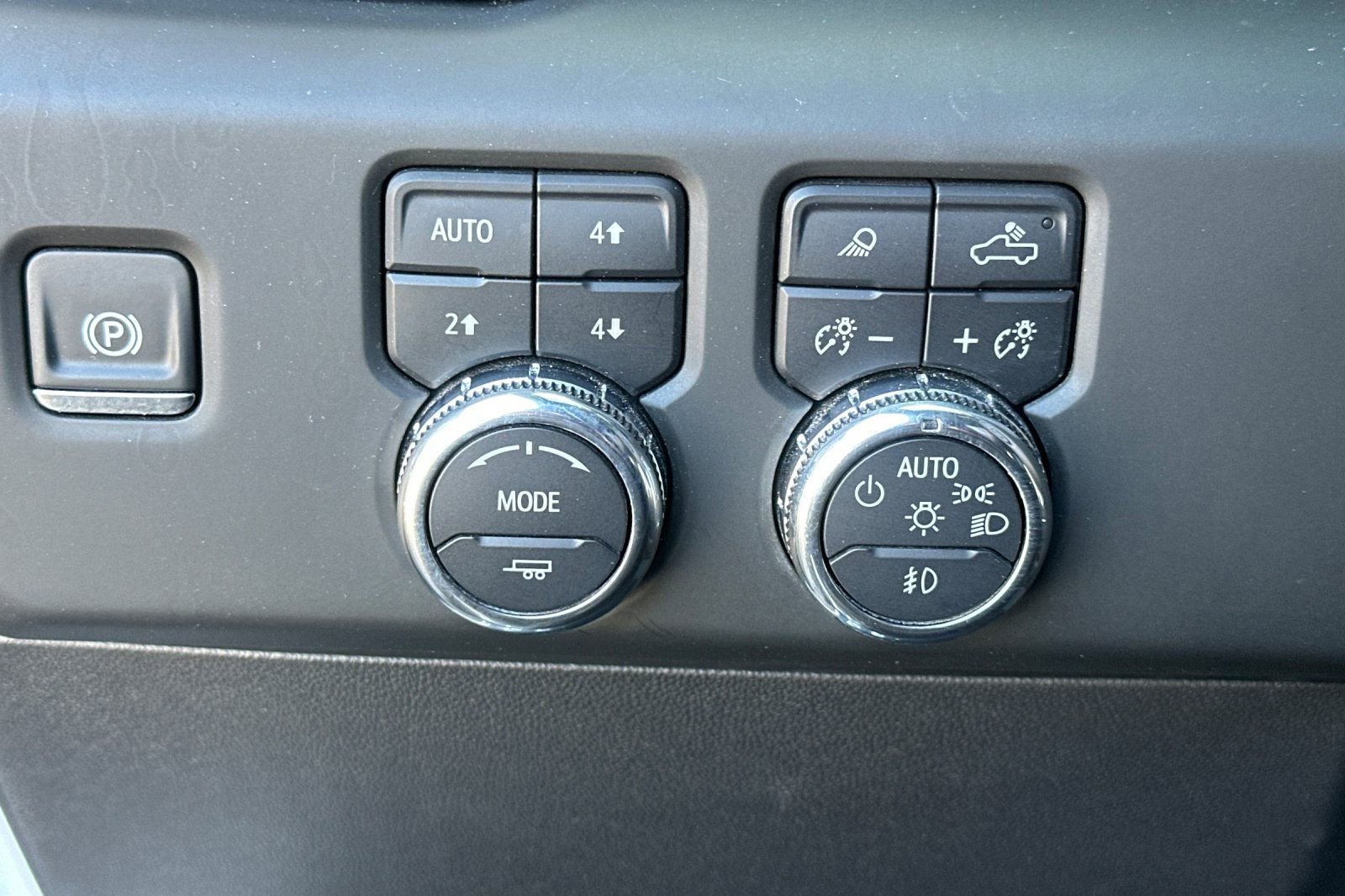 Used 2025 GMC Sierra 1500 AT4 w/ AT4 Premium Package AWD/4WD image 39