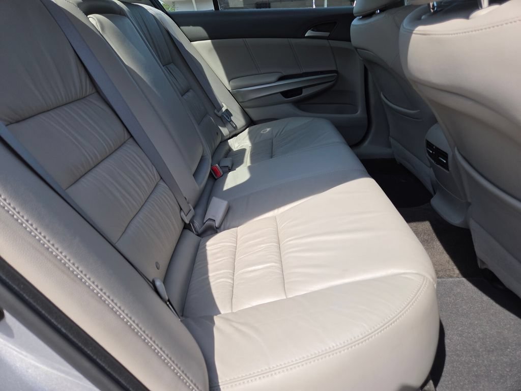 Used 2010 Honda Accord EX-L image 17