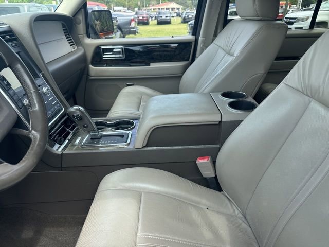 Used 2015 Lincoln Navigator 2WD image 14