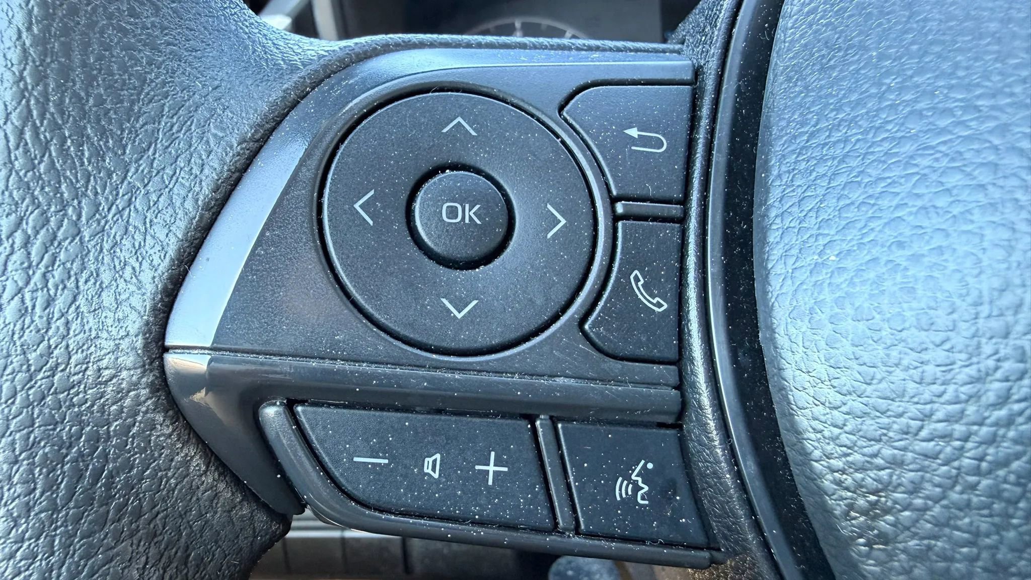 Used 2025 Toyota Corolla LE image 19