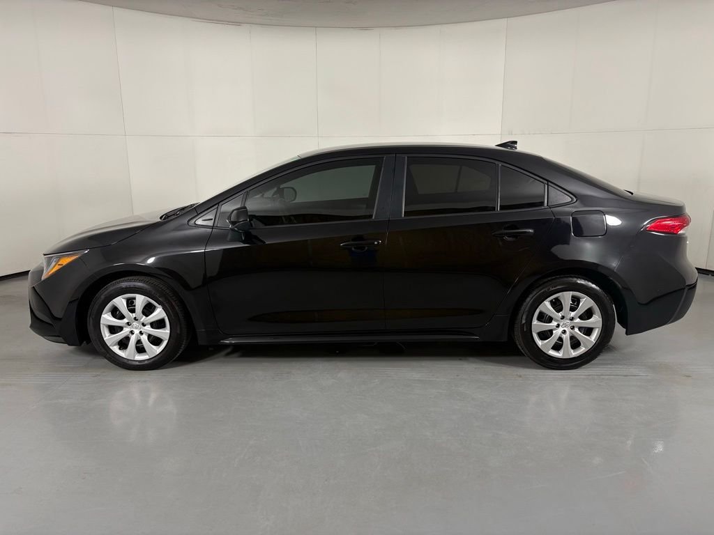 Used 2025 Toyota Corolla LE FWD image 5