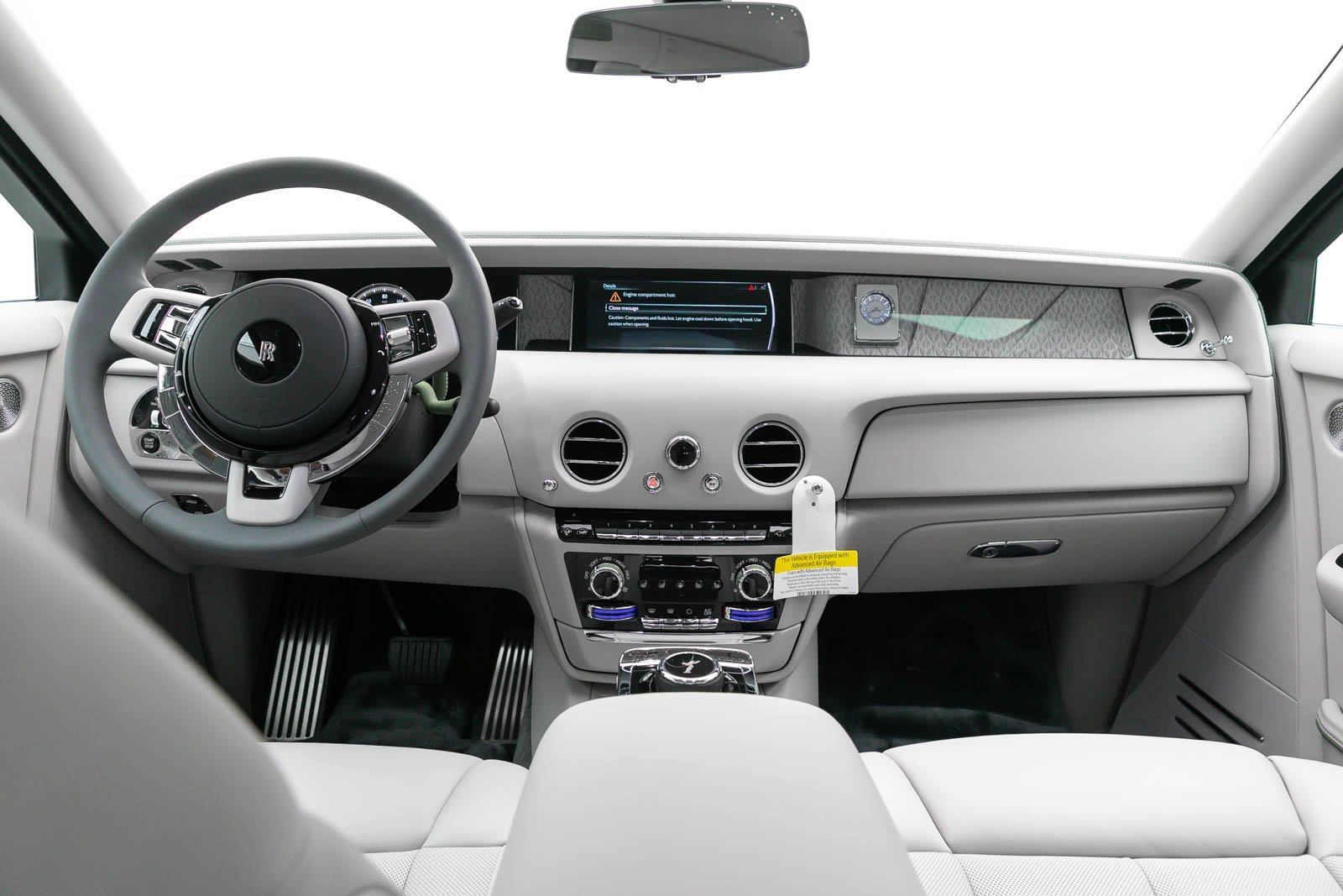 Used 2024 Rolls-Royce Phantom Extended Wheelbase w/ Leather Finishing Pack image 4