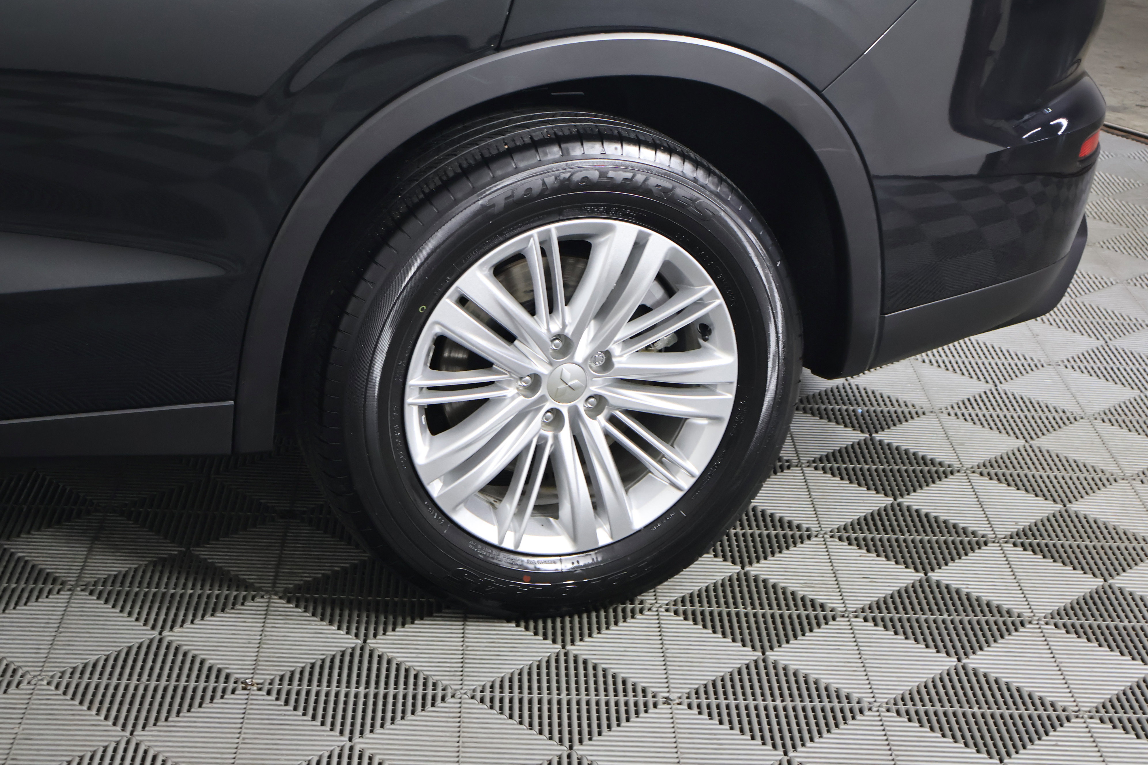 Used 2024 Mitsubishi Outlander ES image 49