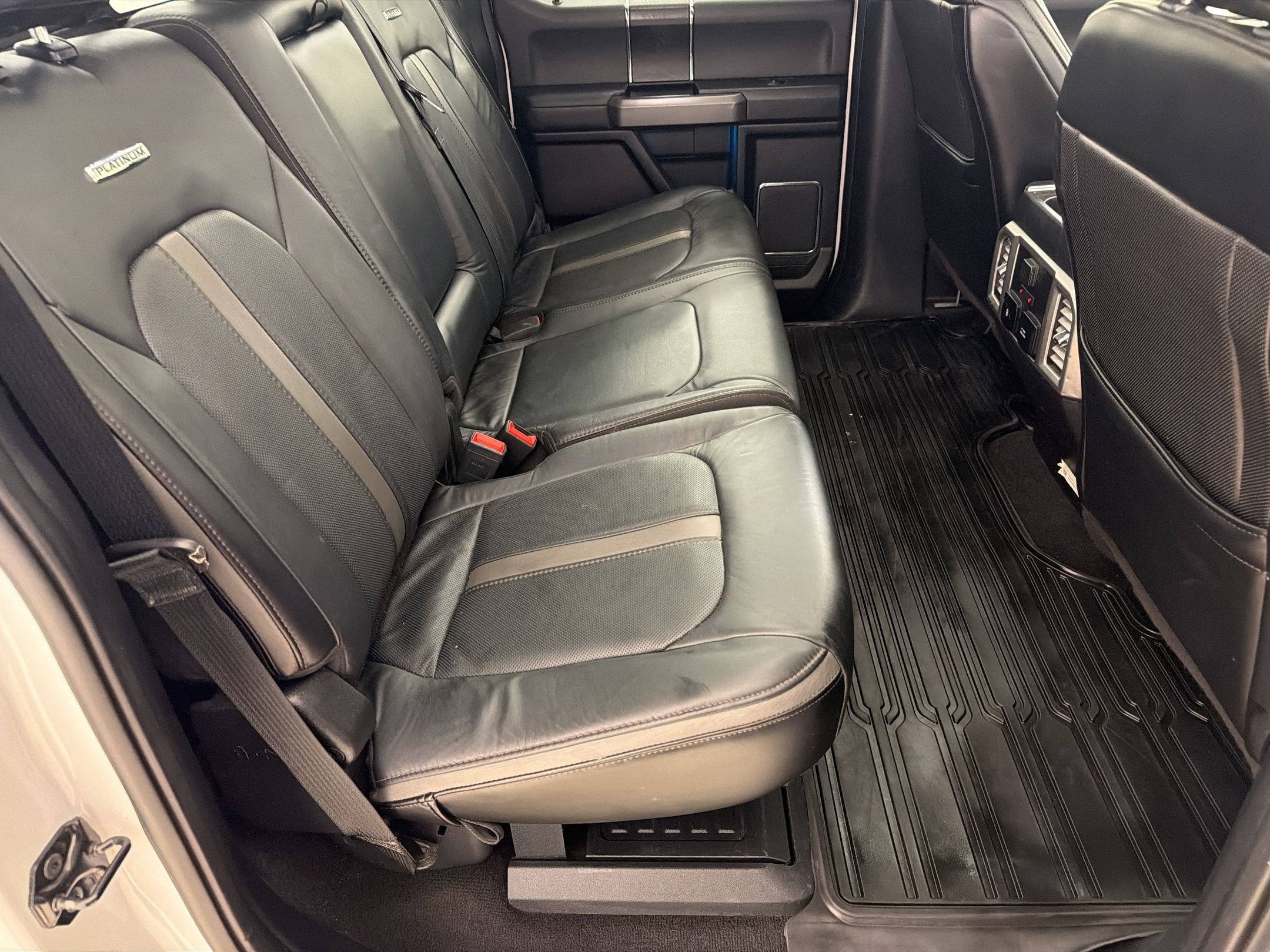 Used 2019 Ford F250 Platinum w/ Platinum Ultimate Package AWD/4WD image 29
