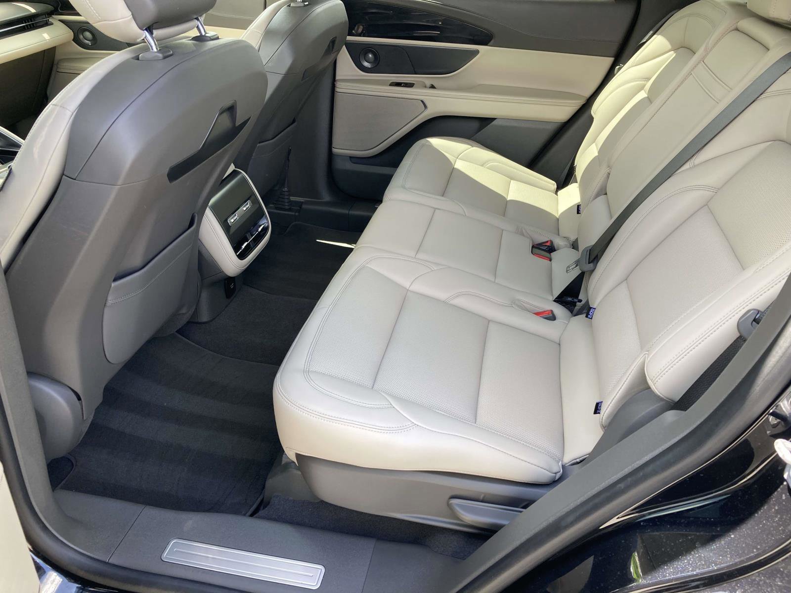 Certified 2025 Lincoln Nautilus Premier w/ Equipment Group 102A image 16