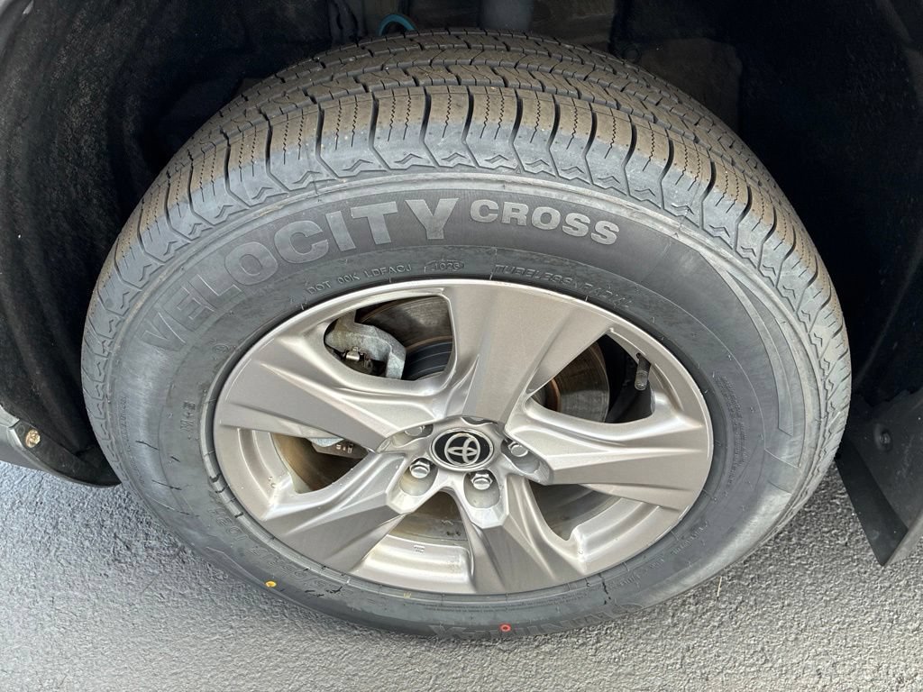 Used 2024 Toyota RAV4 LE AWD/4WD image 12