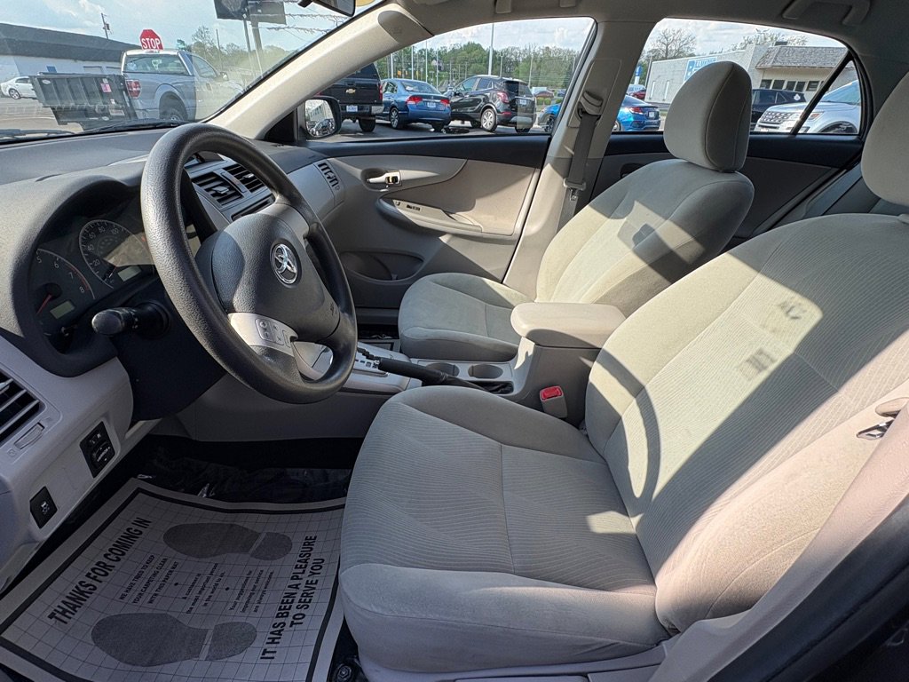 Used 2013 Toyota Corolla LE FWD image 9