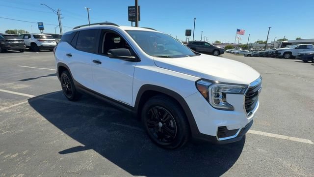 Used 2023 GMC Terrain SLE w/ Driver Convenience Package FWD image 2