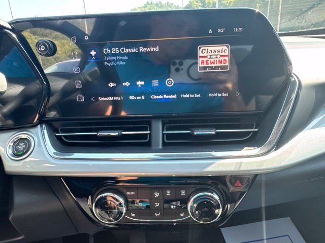 New 2026 Chevrolet Trax LT w/ Sunroof Package FWD image 16
