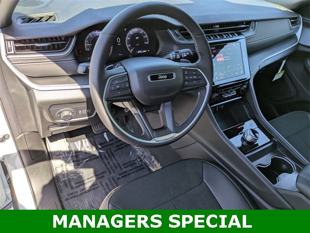 New 2025 Jeep Grand Cherokee Altitude image 10