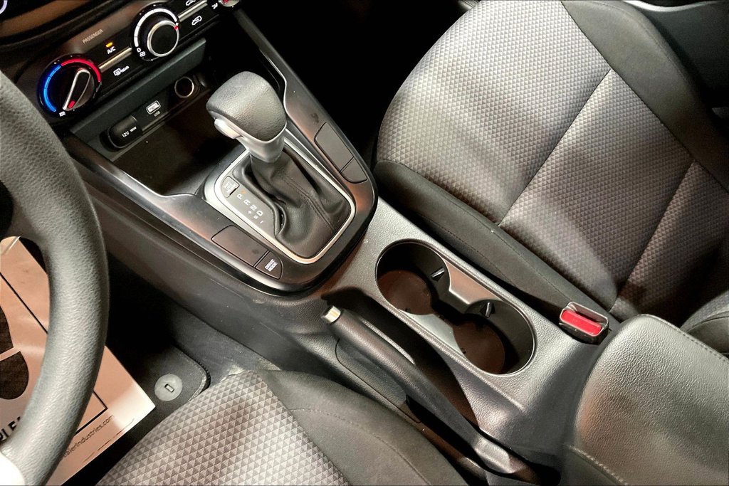 Used 2025 Kia Soul LX w/ LX Technology Package FWD image 17