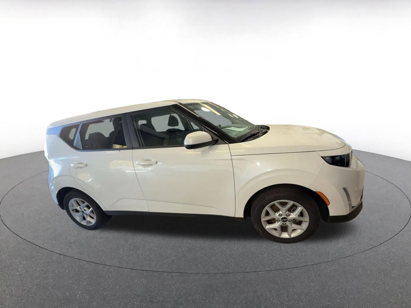 Used 2025 Kia Soul LX w/ LX Technology Package image 4
