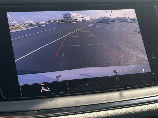 Used 2024 Buick Enclave Essence image 5