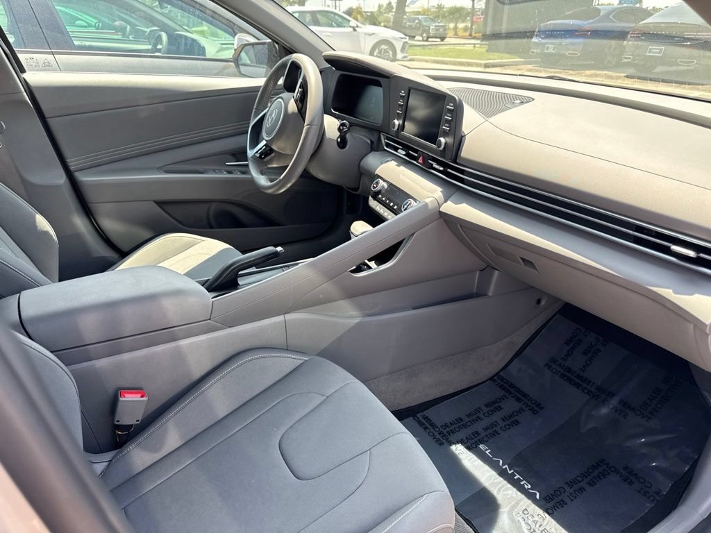 Certified 2026 Hyundai Elantra Sport FWD image 11
