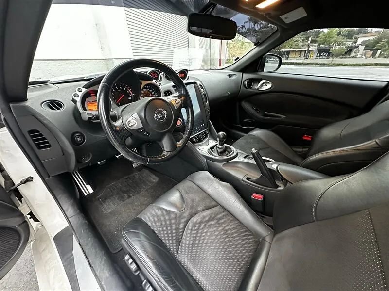 Used 2009 Nissan 370Z Touring RWD image 19