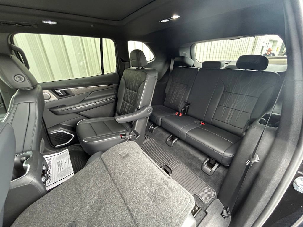 New 2027 Buick Enclave Avenir w/ LPO, Floor Liner Package AWD/4WD image 19
