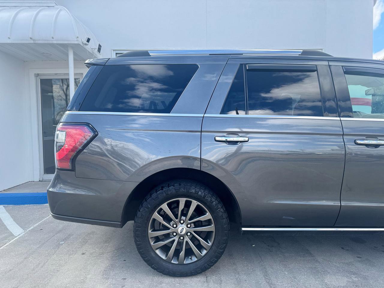 Used 2020 Ford Expedition Limited image 26
