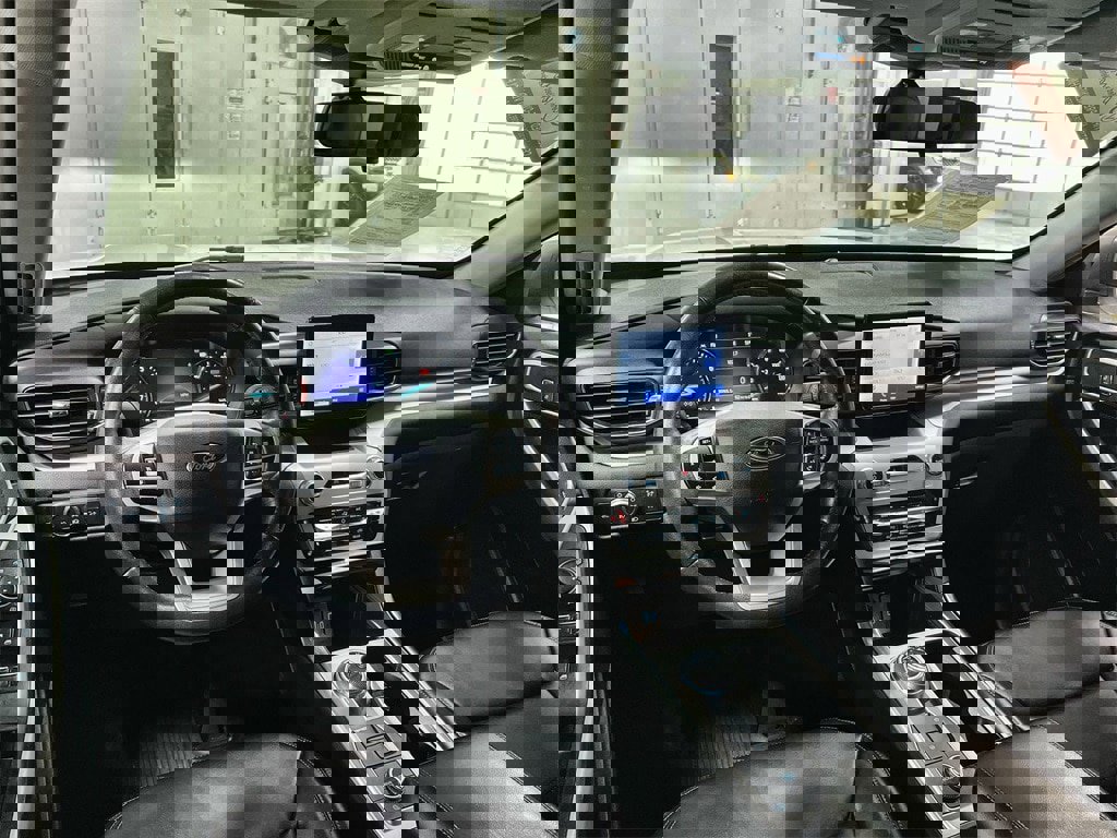 Used 2022 Ford Explorer XLT w/ Equipment Group 202A image 18