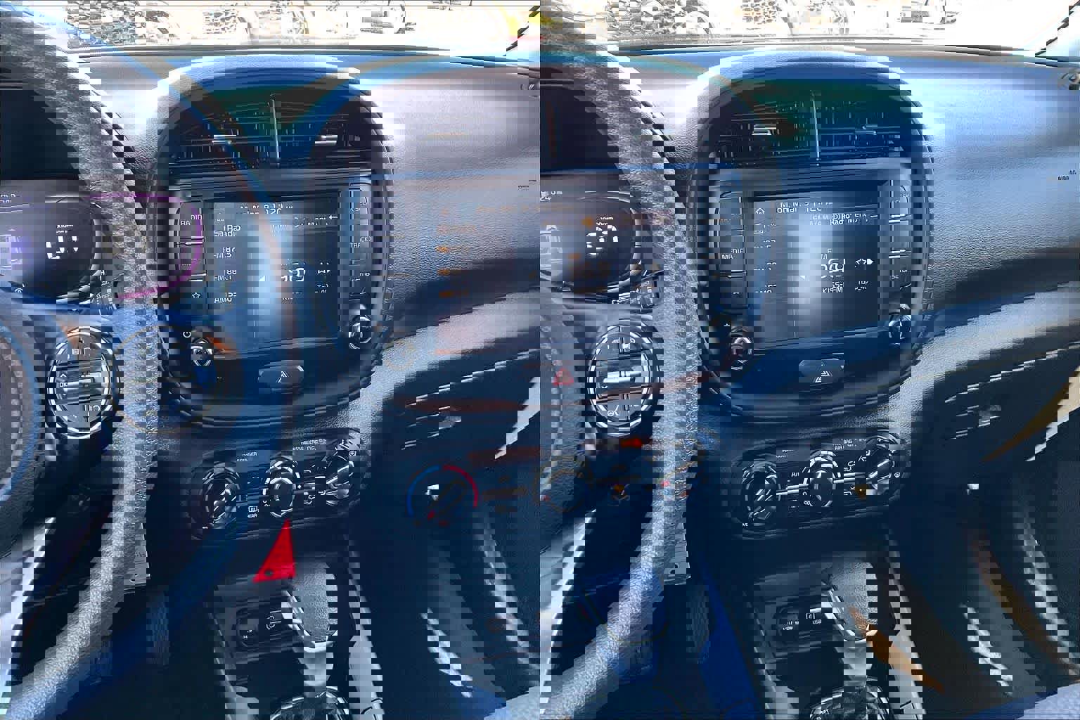 Used 2024 Kia Soul LX w/ Option Group 015 FWD image 7