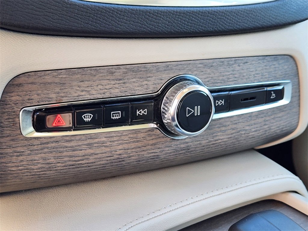 Used 2023 Volvo XC90 B6 Plus w/ Protection Package Premier image 16