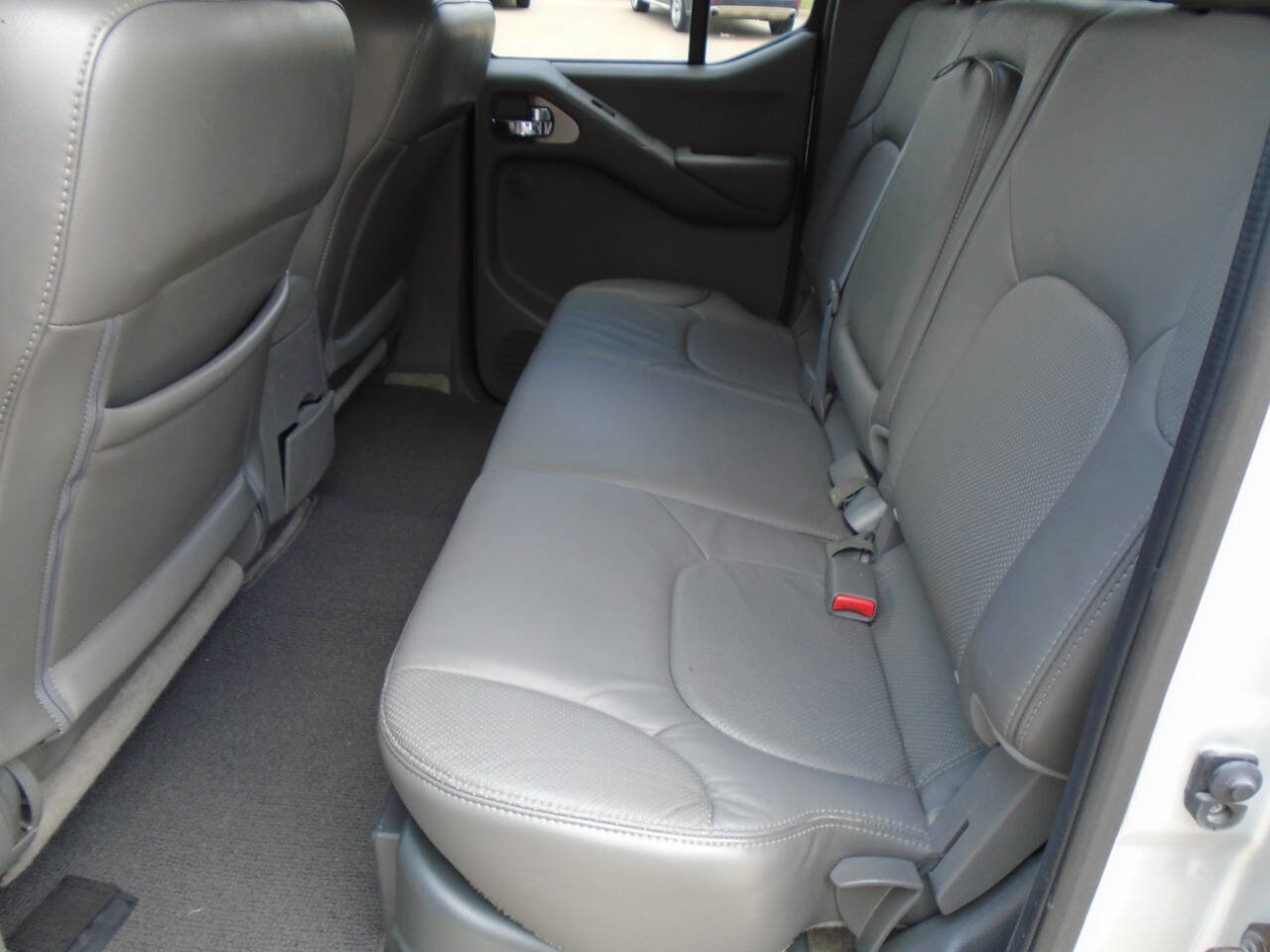 Used 2014 Nissan Frontier SL RWD image 10