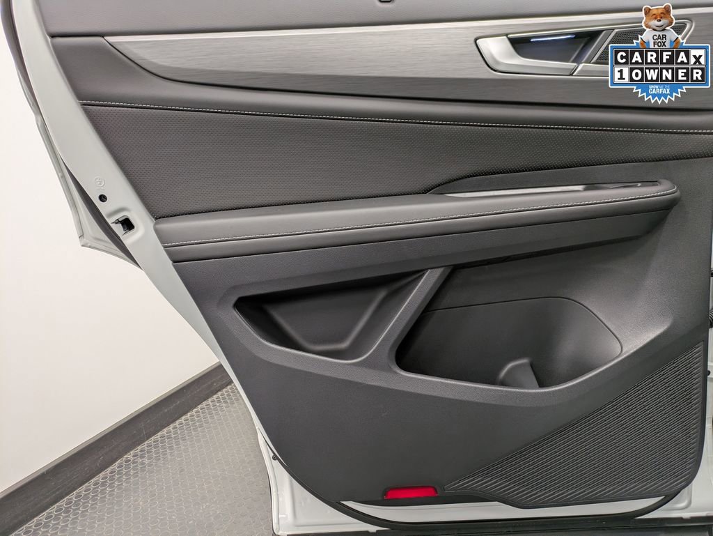 Used 2025 Volkswagen Atlas Cross Sport SE w/ Panoramic Sunroof Package FWD image 23