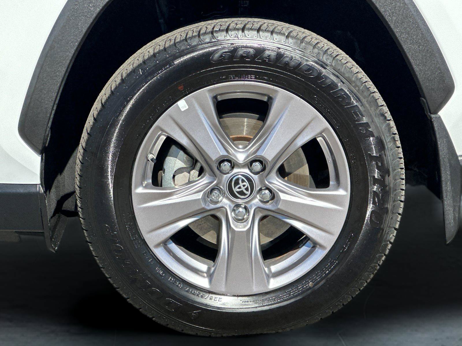 Used 2021 Toyota RAV4 LE FWD image 24