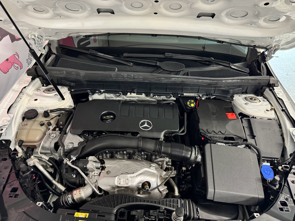 Used 2021 Mercedes-Benz GLB 250 w/ Premium Package image 7