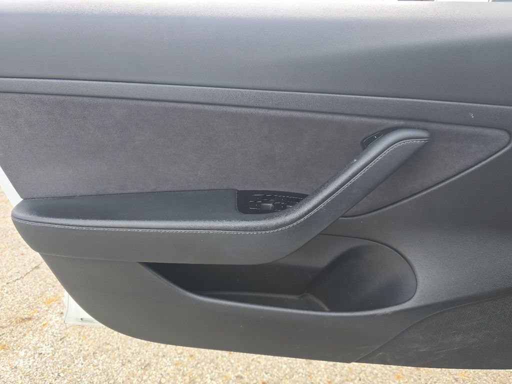 Used 2020 Tesla Model 3 Standard Range Plus image 22