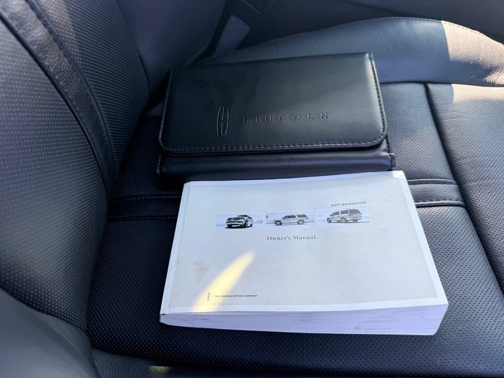 Used 2017 Lincoln Navigator Reserve AWD/4WD image 41