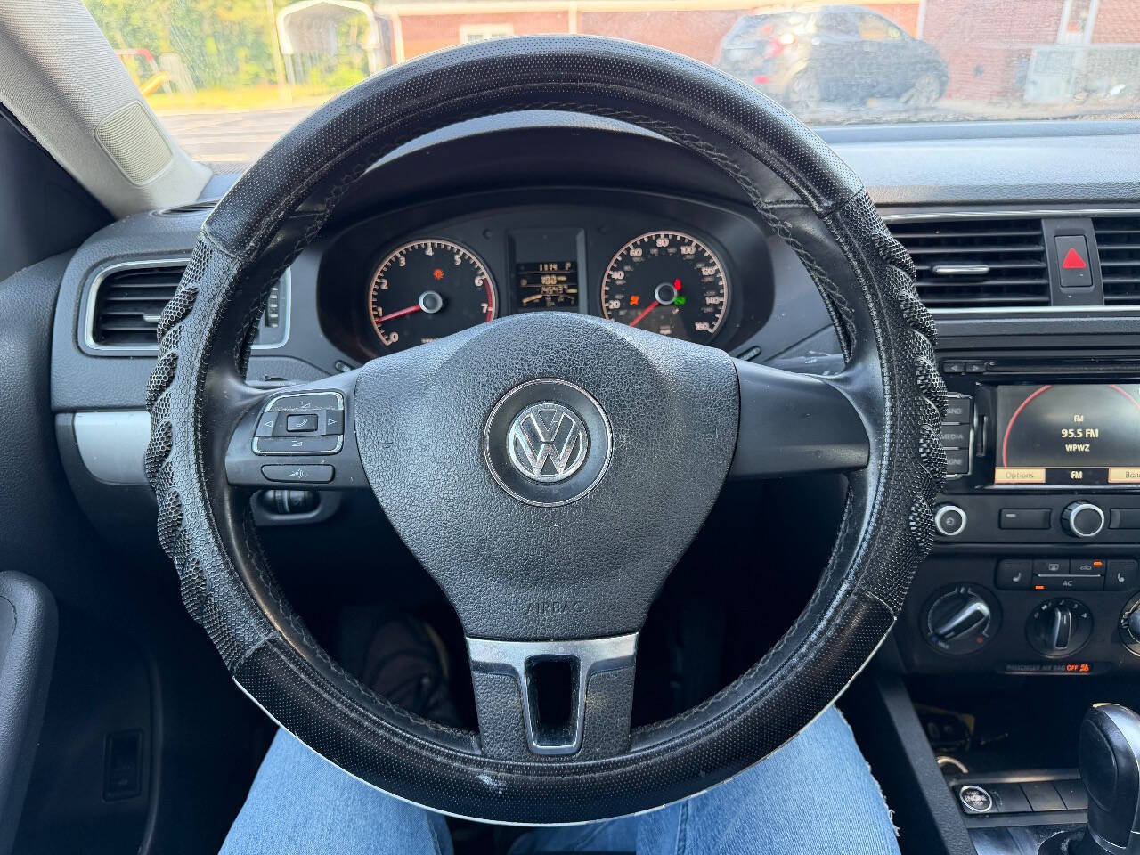 Used 2011 Volkswagen Jetta SEL FWD image 18
