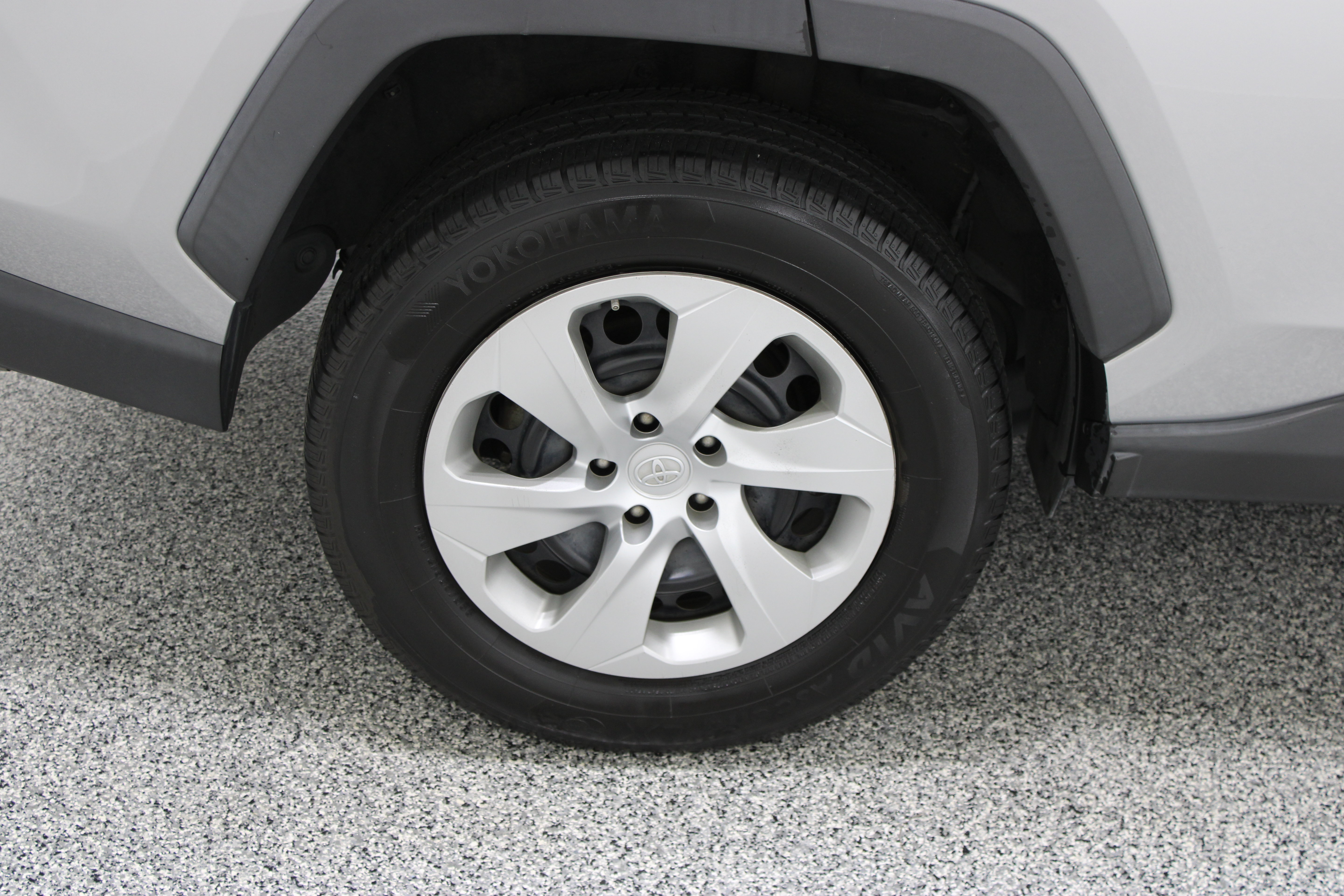 Used 2021 Toyota RAV4 LE FWD image 6