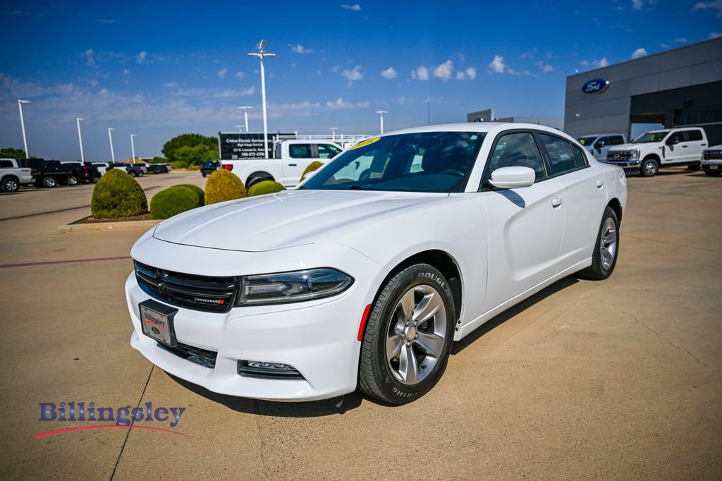Used 2016 Dodge Charger SXT RWD image 3