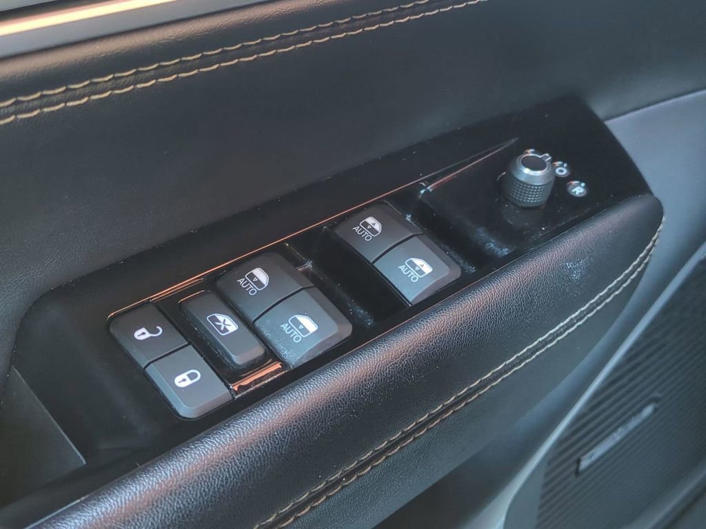 Used 2024 Jeep Wagoneer L Series III w/ Flexible Seating Group image 32