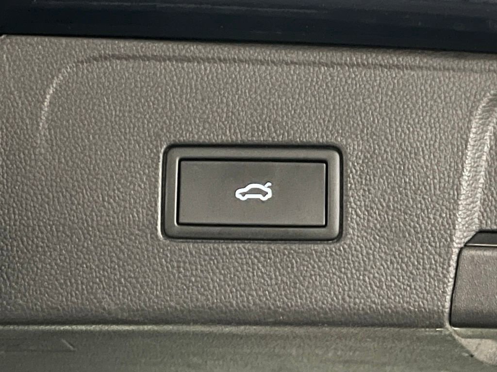 Used 2023 Volkswagen Atlas SE w/ Panoramic Sunroof Package image 41